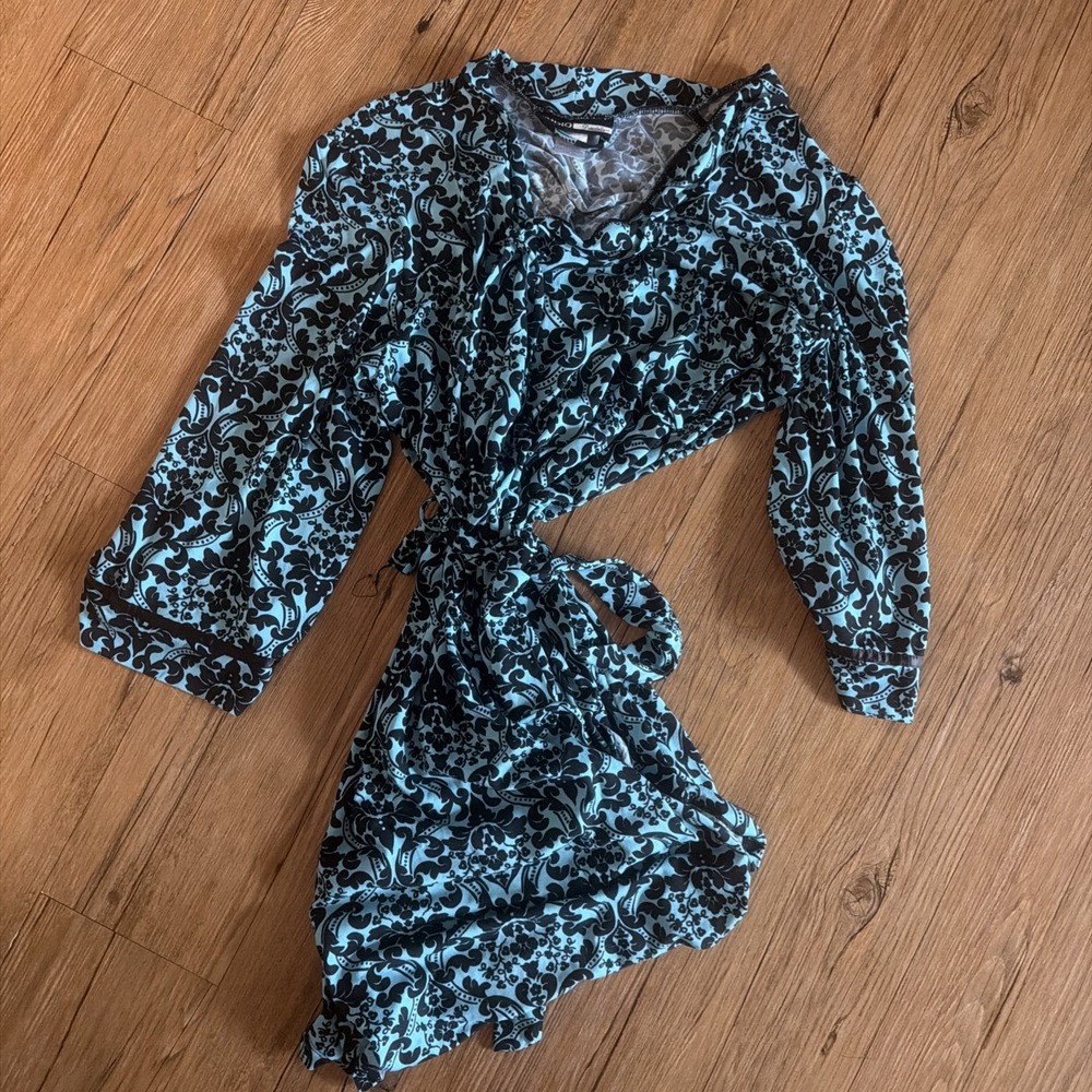 studio donatello Robe Size L/XL Teal And Black Stretchy Floral Short Long Sleeve